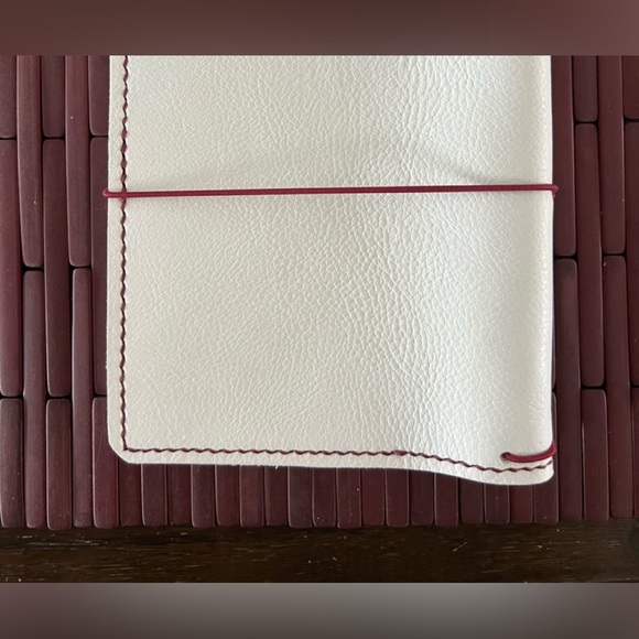 Elrohir B6 White leather Travelers Notebook - Picture 2 of 7